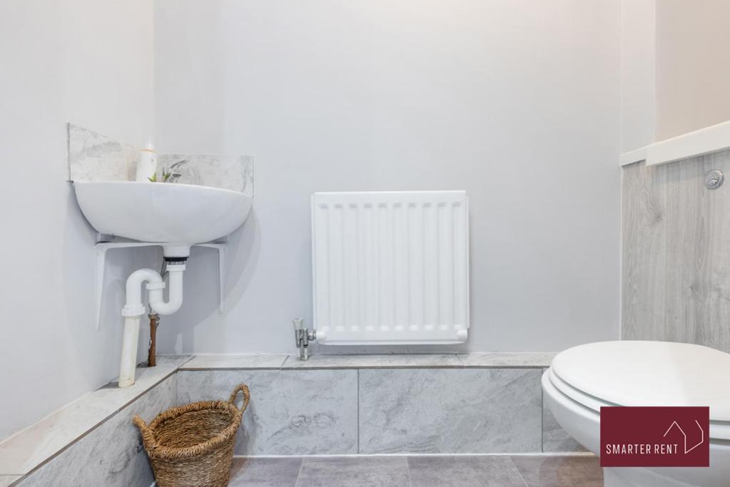 Apartment Isleworth - 4 Bed Modern House