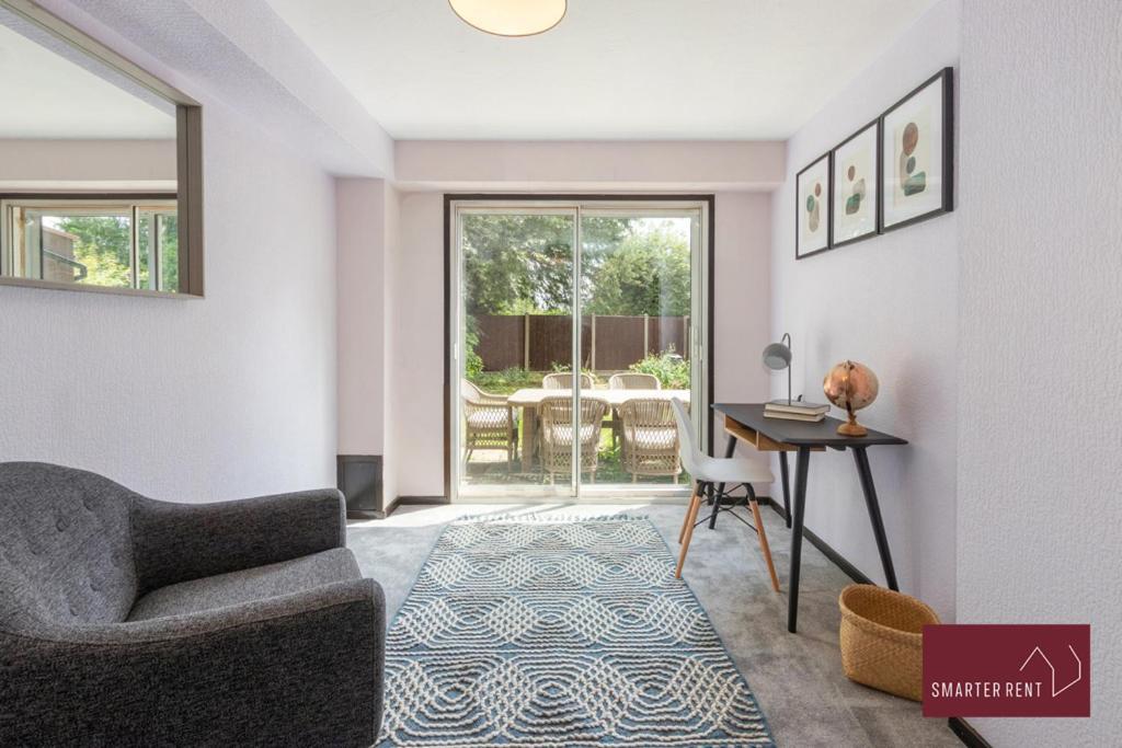 Isleworth - 4 Bed Modern House Apartment