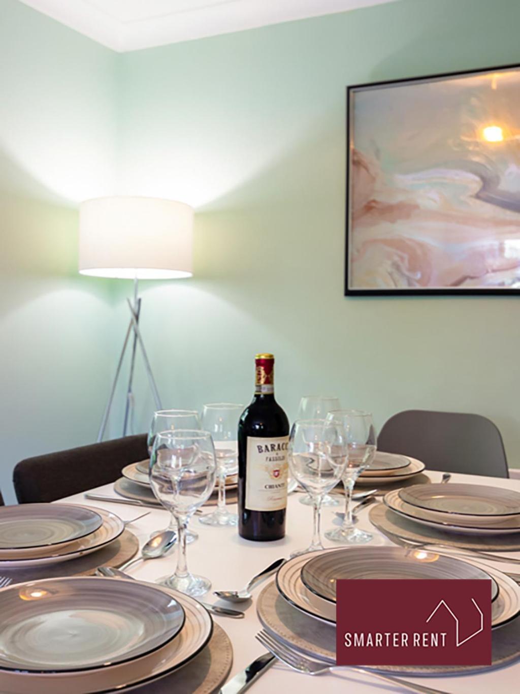 Isleworth - 4 Bed Modern House Apartment *