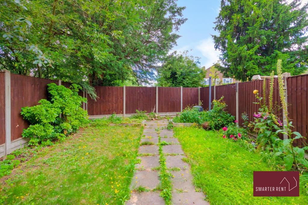 Isleworth - 4 Bed Modern House Brentford